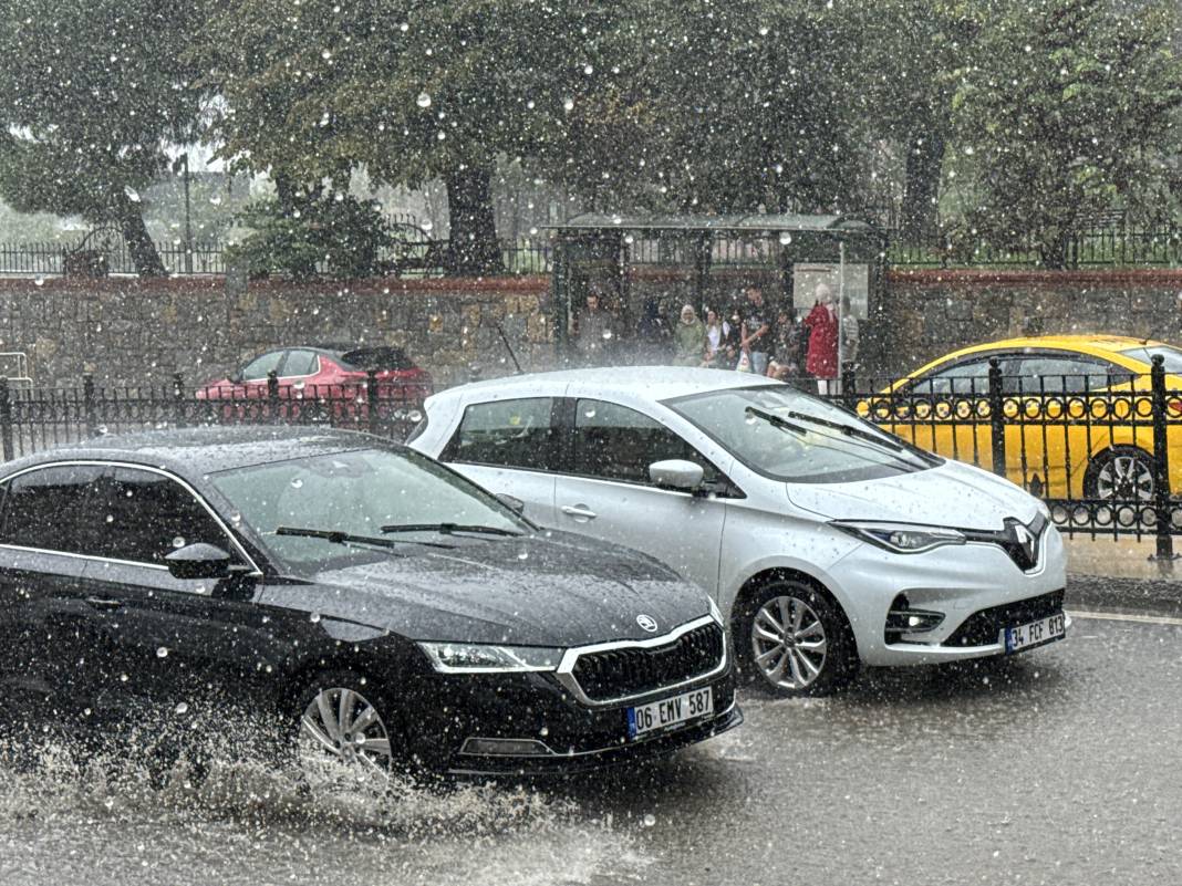 İstanbul’a sadece 5 dakika yetti! Meteoroloji uyarı üstüne uyarı yapmıştı 21